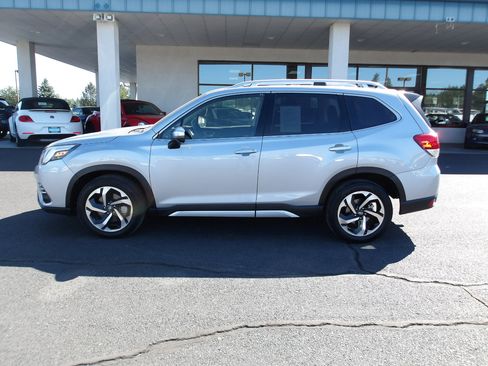 Used 2024 Subaru Forester Touring image 2