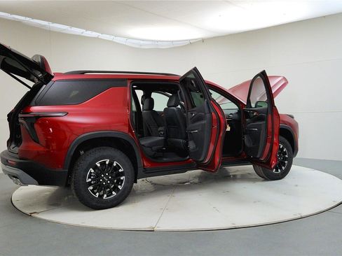 New 2026 Chevrolet Traverse Z71 w/ Enhanced Driving Package image 12