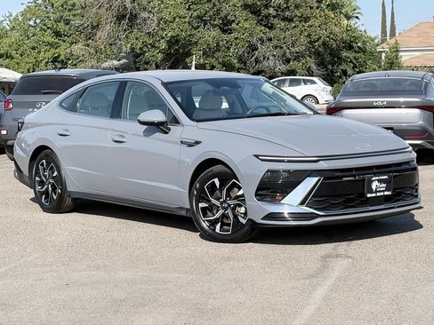 Used 2025 Hyundai Sonata SEL FWD image 2