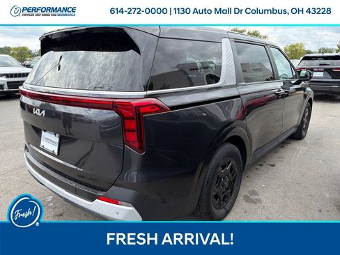 Used 2025 Kia Carnival FWD image 10