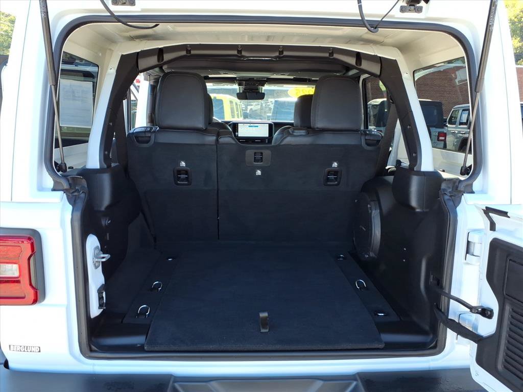 Used 2025 Jeep Wrangler Unlimited Sahara AWD/4WD image 14
