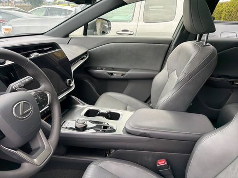 Used 2024 Lexus RZ 300e Premium image 4