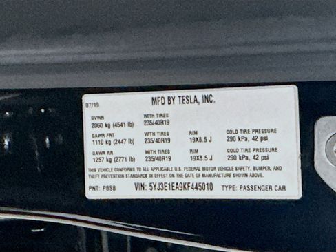 Used 2019 Tesla Model 3 Standard Range image 12