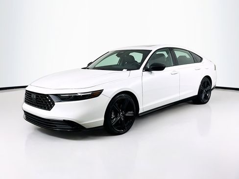 Used 2023 Honda Accord Sport image 3