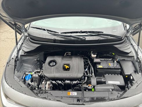 Used 2025 Kia Soul LX w/ LX Technology Package FWD image 32