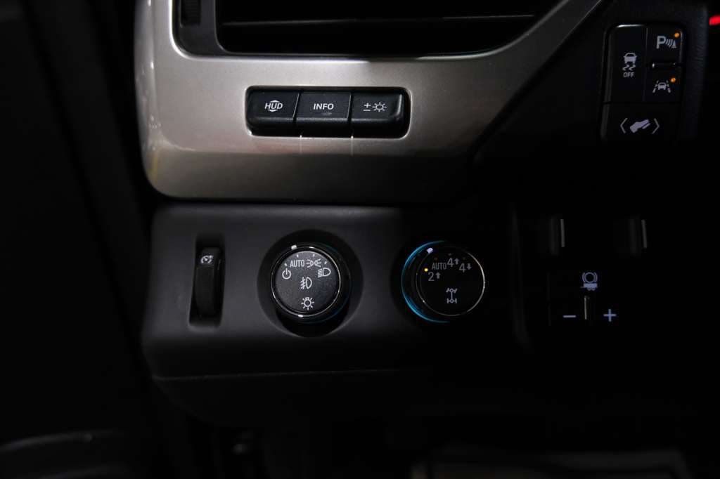 Used 2019 Chevrolet Suburban Premier AWD/4WD image 39