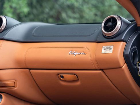 Used 2010 Ferrari California image 41
