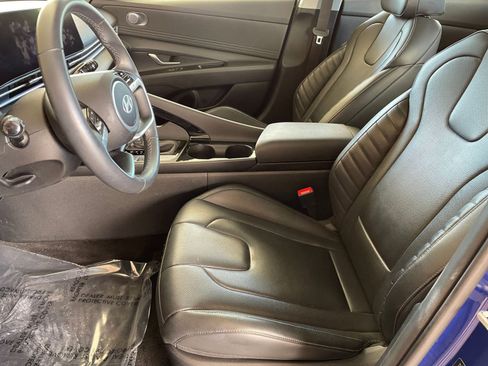 Used 2025 Hyundai Elantra Limited image 27