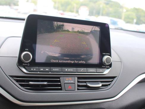 Used 2025 Nissan Altima 2.5 S FWD image 12