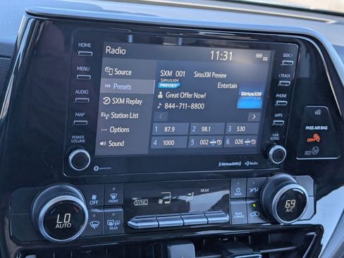 Used 2021 Toyota Highlander LE image 10