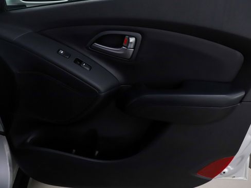 Used 2015 Hyundai Tucson SE image 9