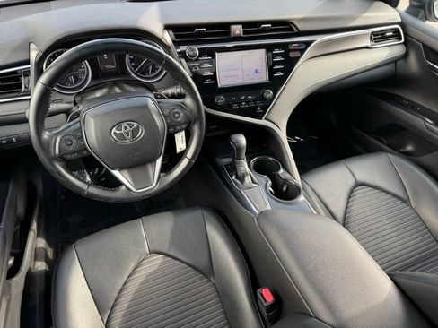 Used 2018 Toyota Camry SE w/ Moonroof Package FWD image 6