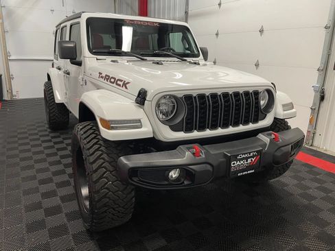 Used 2024 Jeep Wrangler Unlimited w/ Convenience Group AWD/4WD image 10