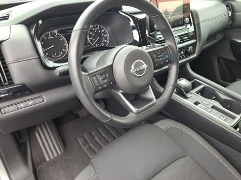 Used 2025 Nissan Pathfinder SV FWD image 13
