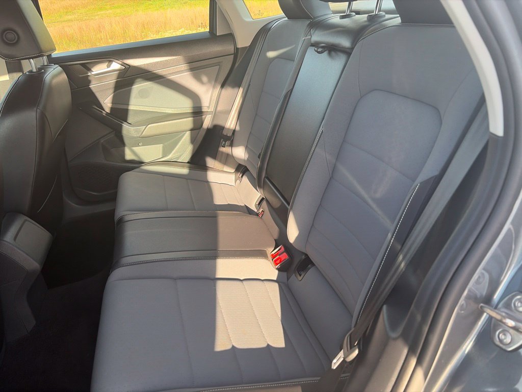Used 2025 Volkswagen Jetta SE FWD image 31