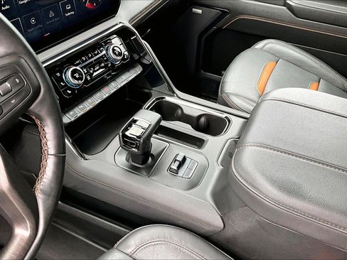 Used 2024 GMC Sierra 1500 AT4 w/ Technology Package AWD/4WD image 16