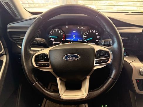 Used 2021 Ford Explorer XLT image 28