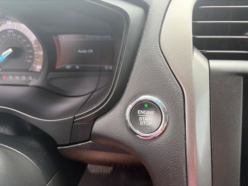 Used 2018 Ford Fusion SE w/ Fusion SE Technology Package FWD image 15