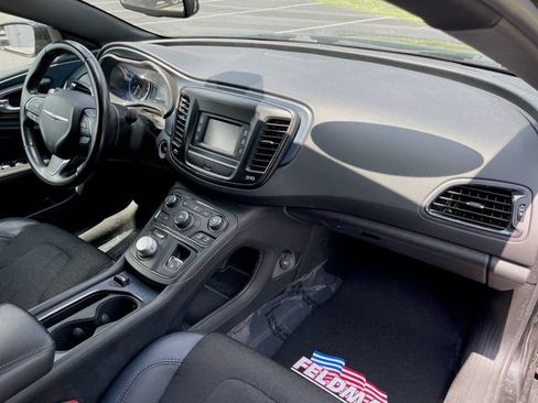 Used 2016 Chrysler 200 S AWD/4WD image 19