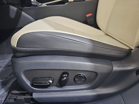 Certified 2024 Lexus ES 350 w/ Premium Package FWD image 28