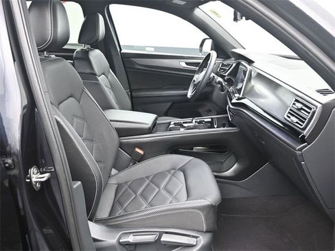 Used 2024 Volkswagen Atlas Cross Sport SE image 10