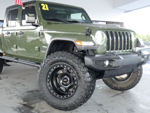 Used 2021 Jeep Gladiator Sport AWD/4WD image 2