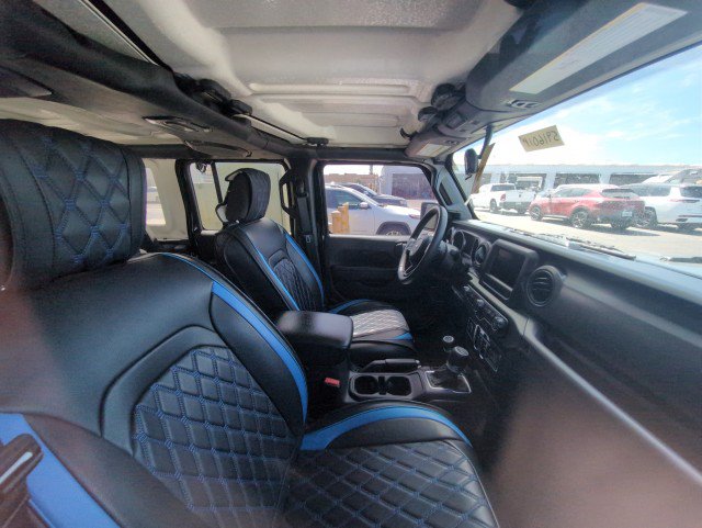 Used 2023 Jeep Wrangler Unlimited AWD/4WD image 4