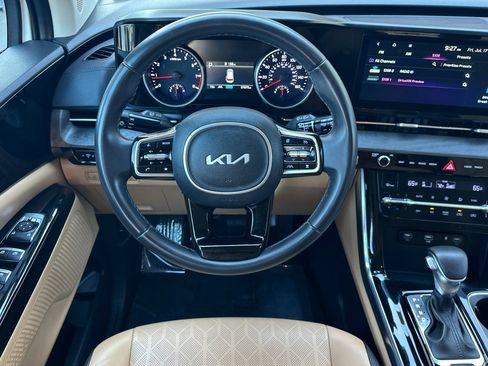 Used 2024 Kia Carnival EX FWD image 13