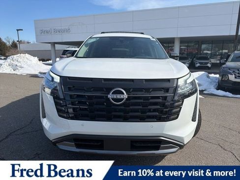 New 2026 Nissan Pathfinder SL image 2