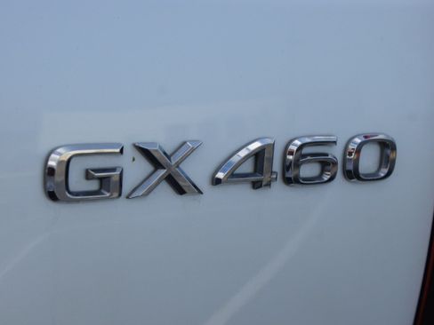Used 2021 Lexus GX 460 Luxury w/ Sport Design Package AWD/4WD image 20