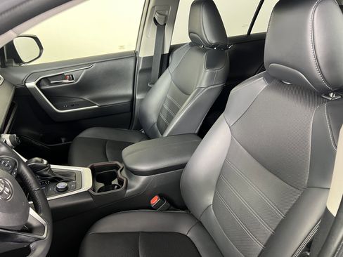 Used 2020 Toyota RAV4 Limited image 16