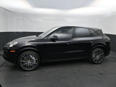 Used 2022 Porsche Cayenne image 32