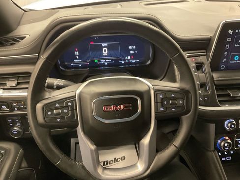 Used 2024 GMC Yukon XL SLT image 6