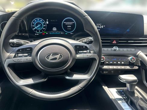 Used 2025 Hyundai Elantra Limited FWD image 2