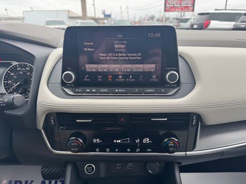 Used 2023 Nissan Rogue SV image 22