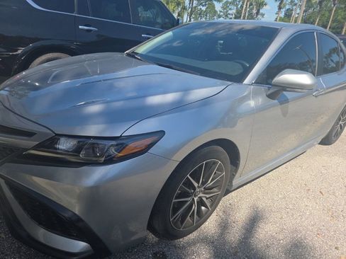 Used 2024 Toyota Camry SE FWD image 1