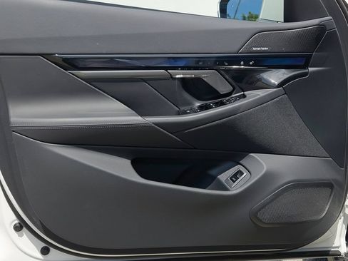 Used 2026 BMW i5 eDrive40 w/ Premium Package RWD image 18
