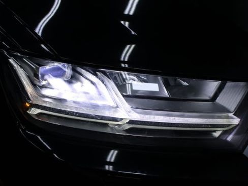 Used 2017 Audi Q7 3.0T Prestige w/ Prestige Package image 33