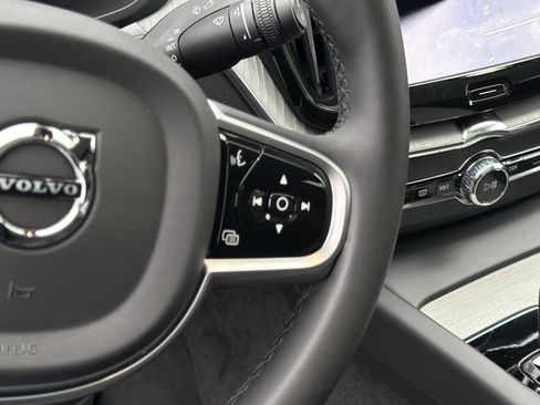 Certified 2025 Volvo XC60 B5 Plus image 19