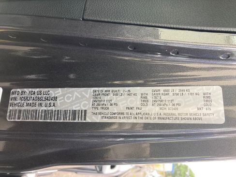 New 2025 Jeep Gladiator Sport image 17