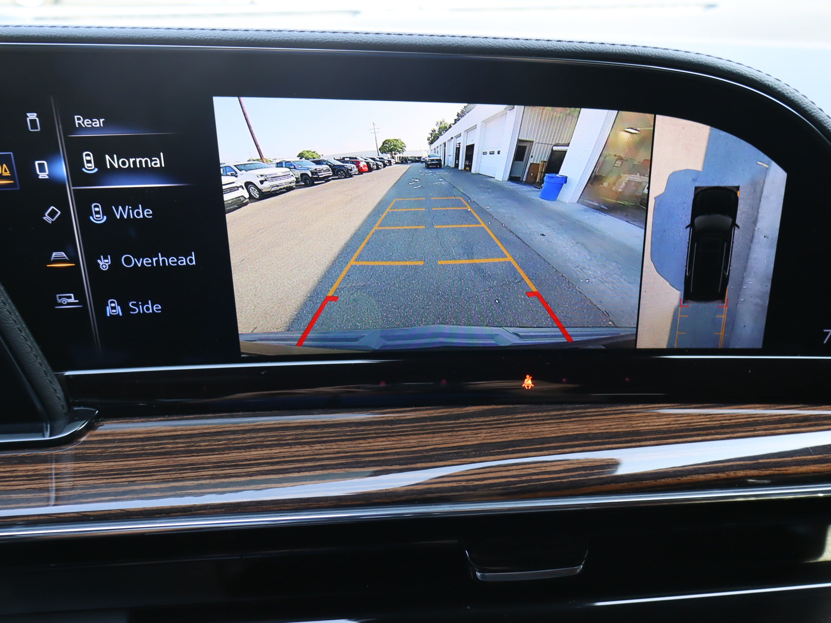 Used 2024 Cadillac Escalade ESV Premium Luxury AWD/4WD image 31