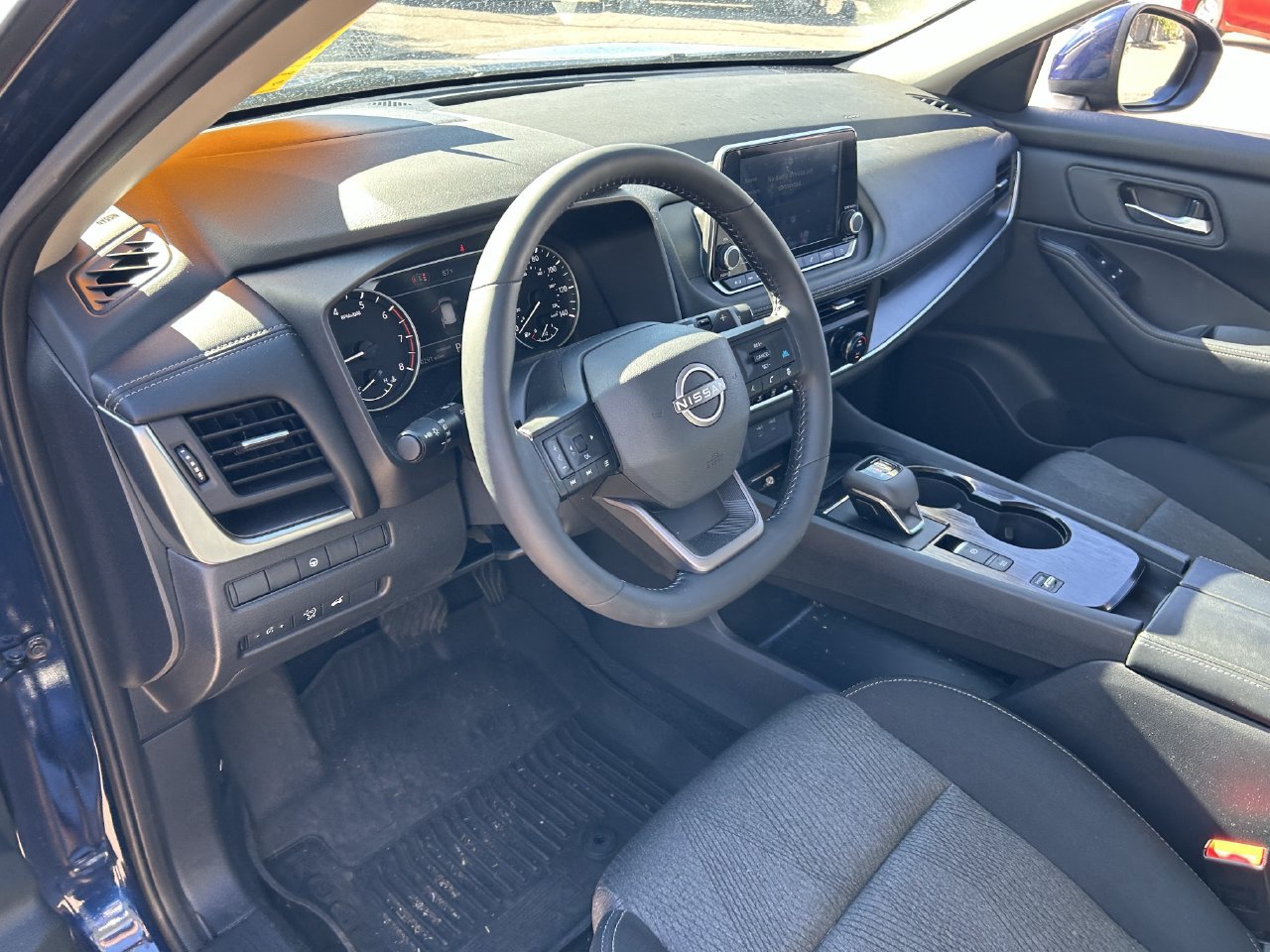 Used 2026 Nissan Rogue SV FWD image 12