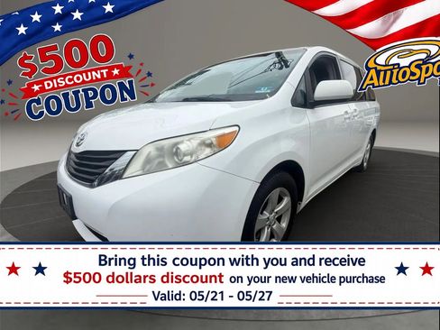 Used 2014 Toyota Sienna LE FWD image 1