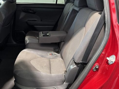 Used 2022 Toyota Highlander LE image 28