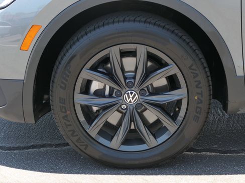 Used 2024 Volkswagen Tiguan SE FWD image 10