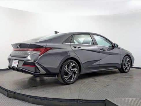 Used 2025 Hyundai Elantra Limited FWD image 8
