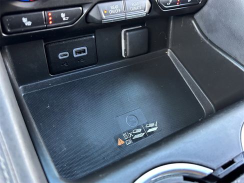 Used 2024 Chevrolet Tahoe Z71 w/ Luxury Package image 34