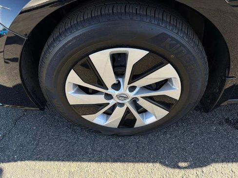 Certified 2025 Nissan Altima 2.5 S FWD image 8