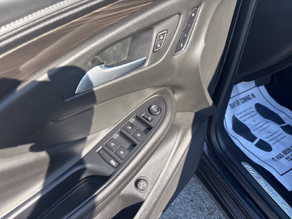 Used 2020 Buick Envision Essence w/ Experience Buick Package AWD/4WD image 16