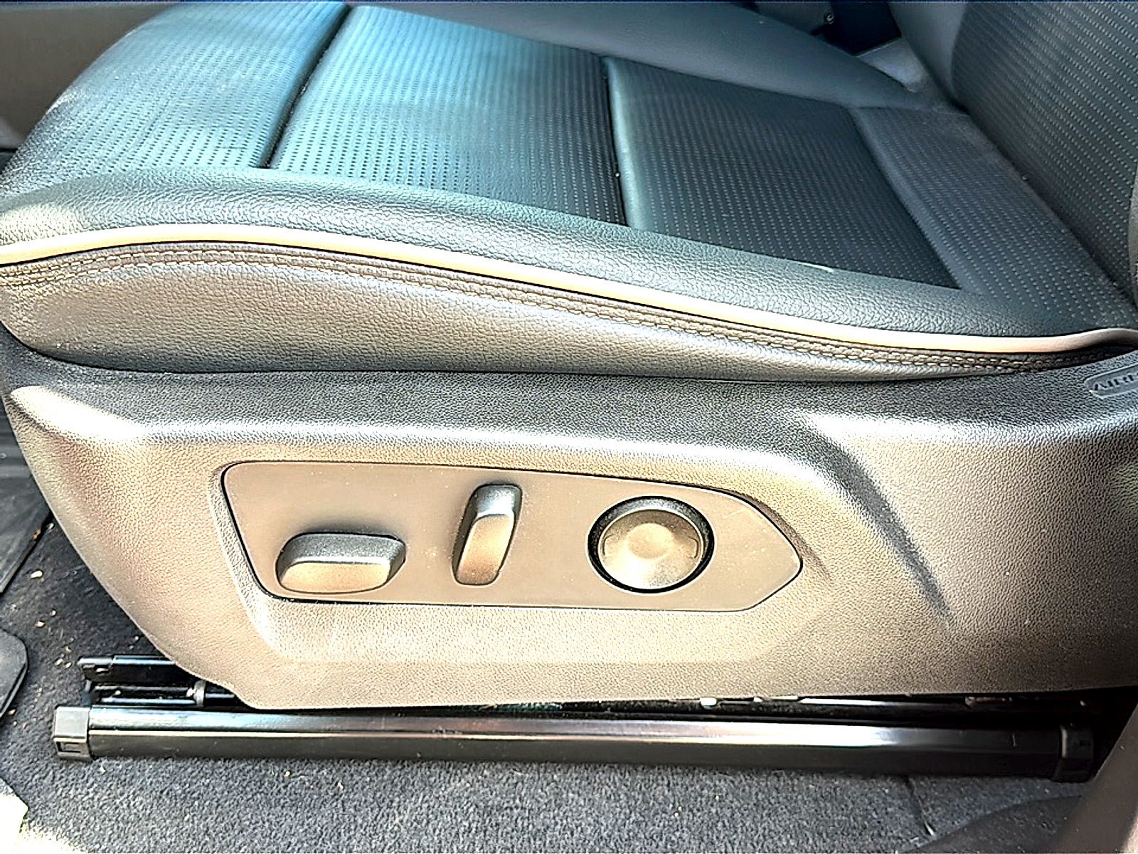 Used 2024 GMC Canyon Denali AWD/4WD image 15